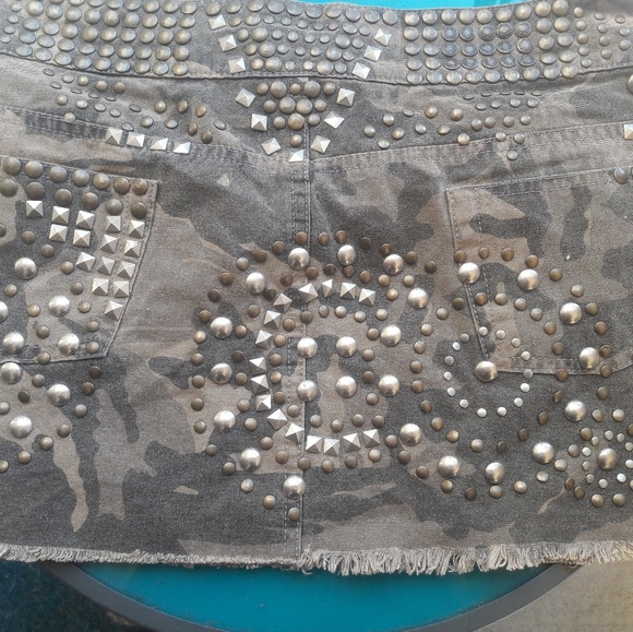 Camouflage Studded with gromets and studs - Picture 3 of 4